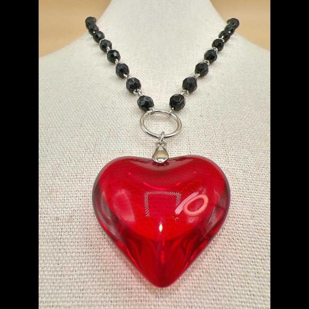 Stunning Black Beaded Heart Pendant Necklace - Picture 3 of 13